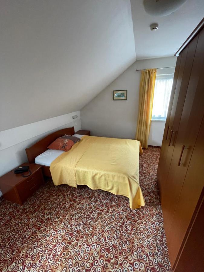 Gostisce Senica Hotel Senovo Buitenkant foto
