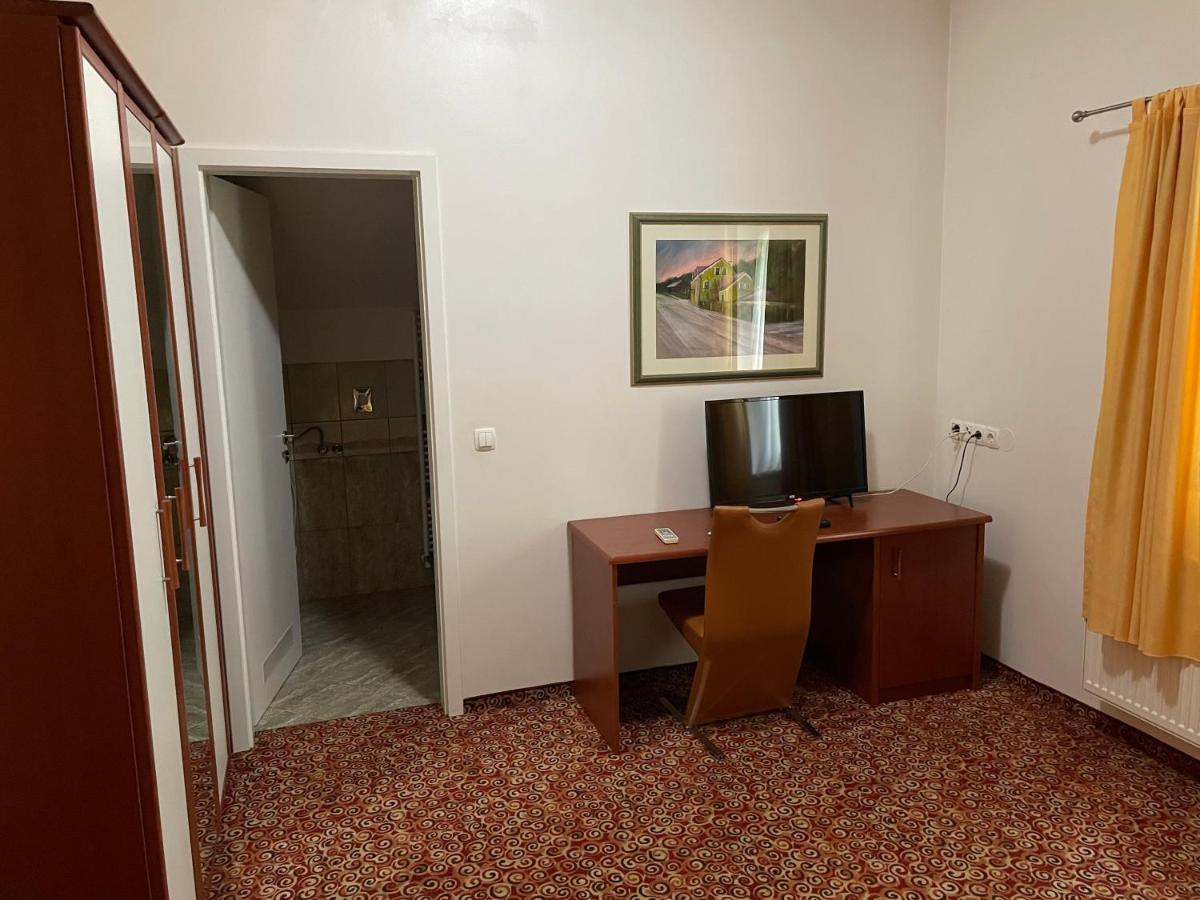 Gostisce Senica Hotel Senovo Buitenkant foto